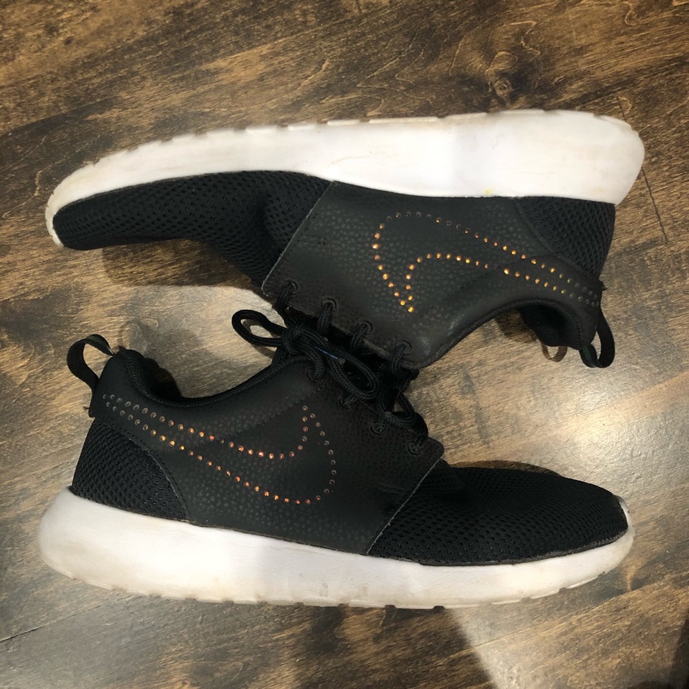 ROSHE NIKE SNEAKERS